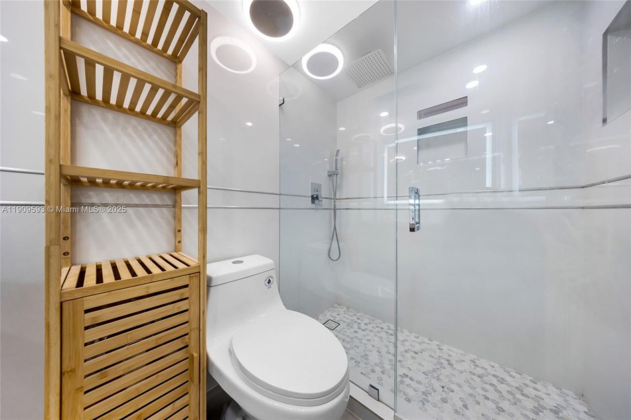 7601 E Treasure Dr, Unit 1216, North Bay Village, FL 33141 Photo