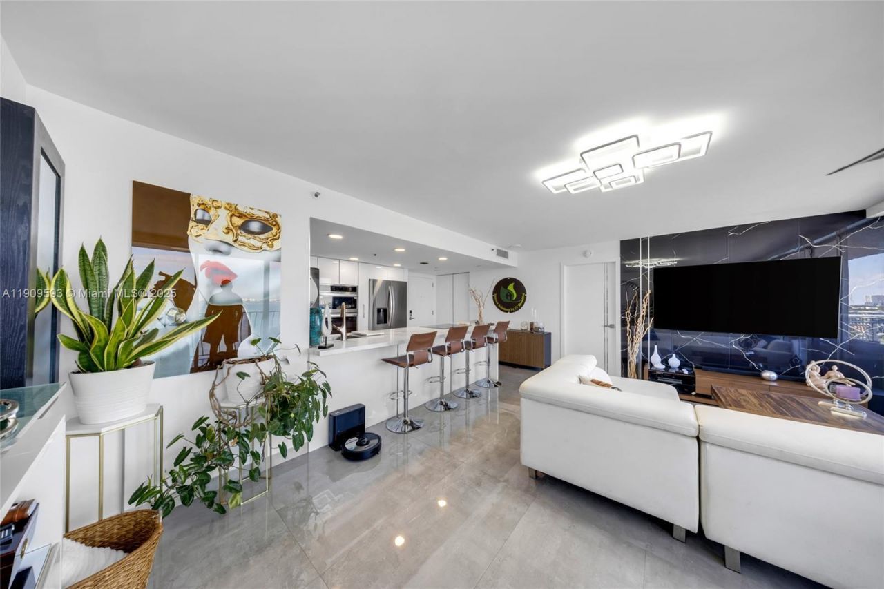 7601 E Treasure Dr, Unit 1216, North Bay Village, FL 33141 Photo