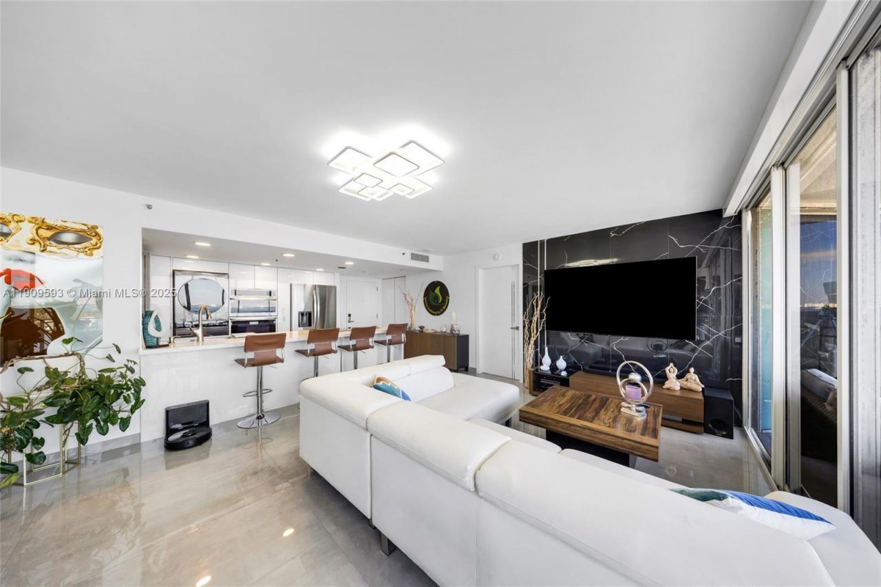 7601 E Treasure Dr, Unit 1216, North Bay Village, FL 33141 Photo