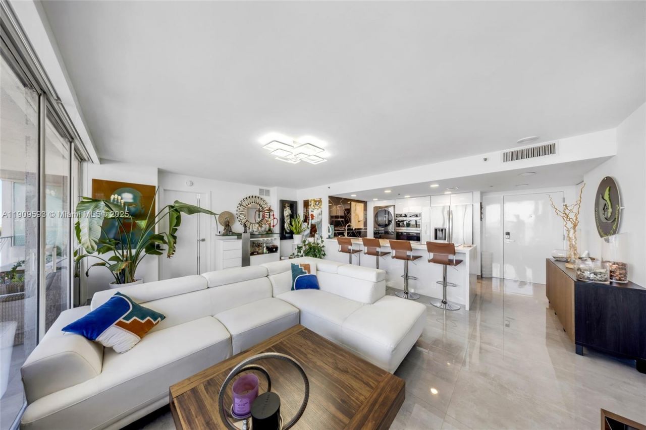 7601 E Treasure Dr, Unit 1216, North Bay Village, FL 33141 Photo