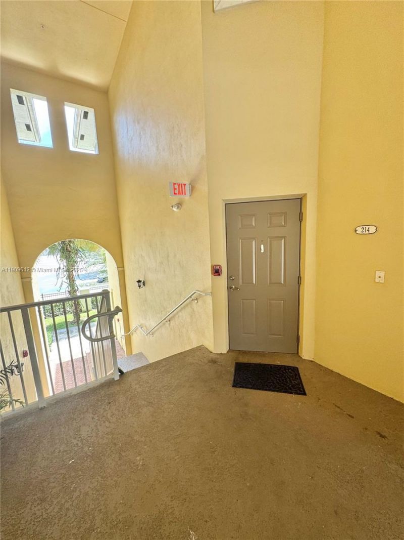 10800 NW 88th Ter, Unit 214, Doral, FL 33178 Photo