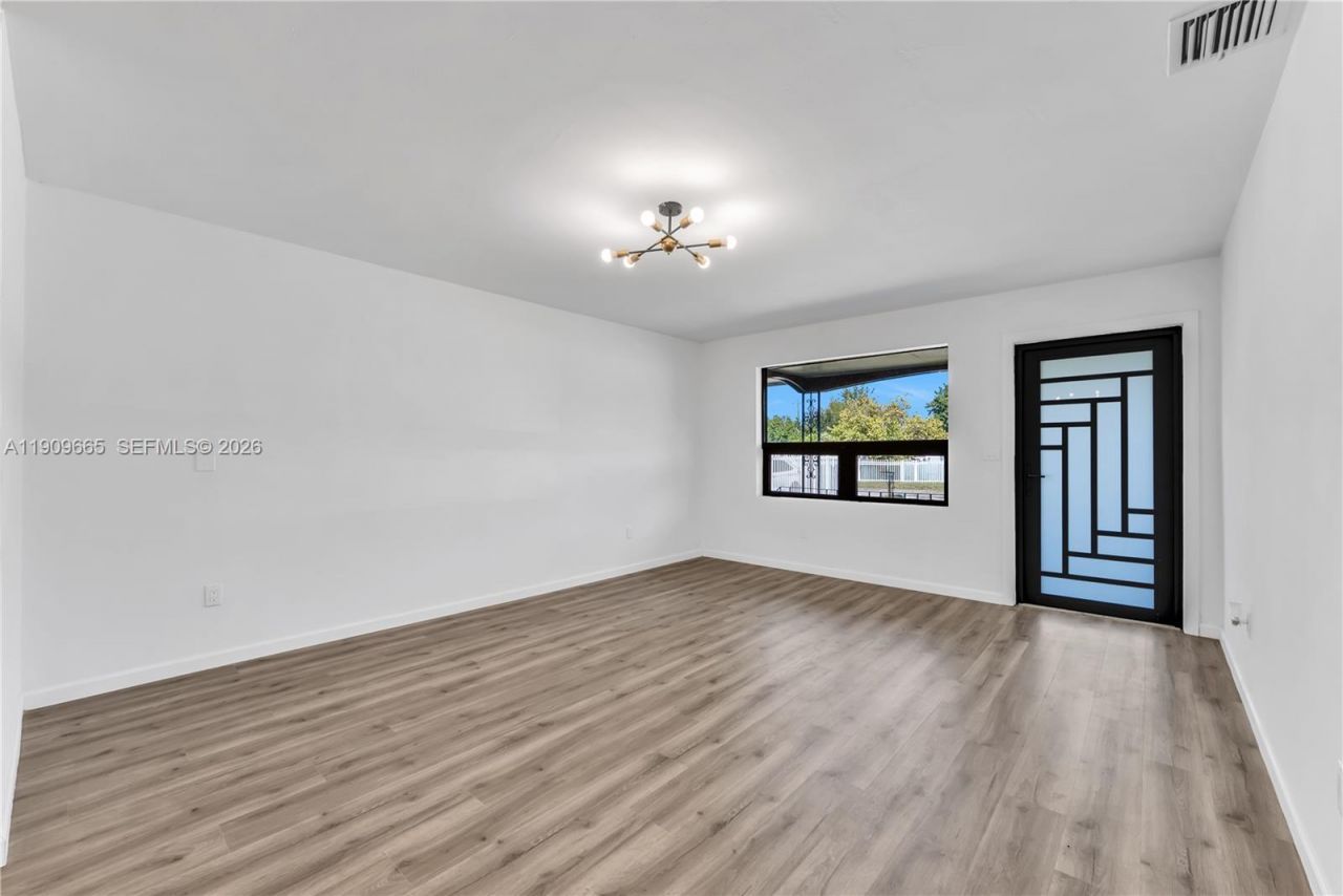 3040 NW 96th St, Miami, FL 33147 Photo