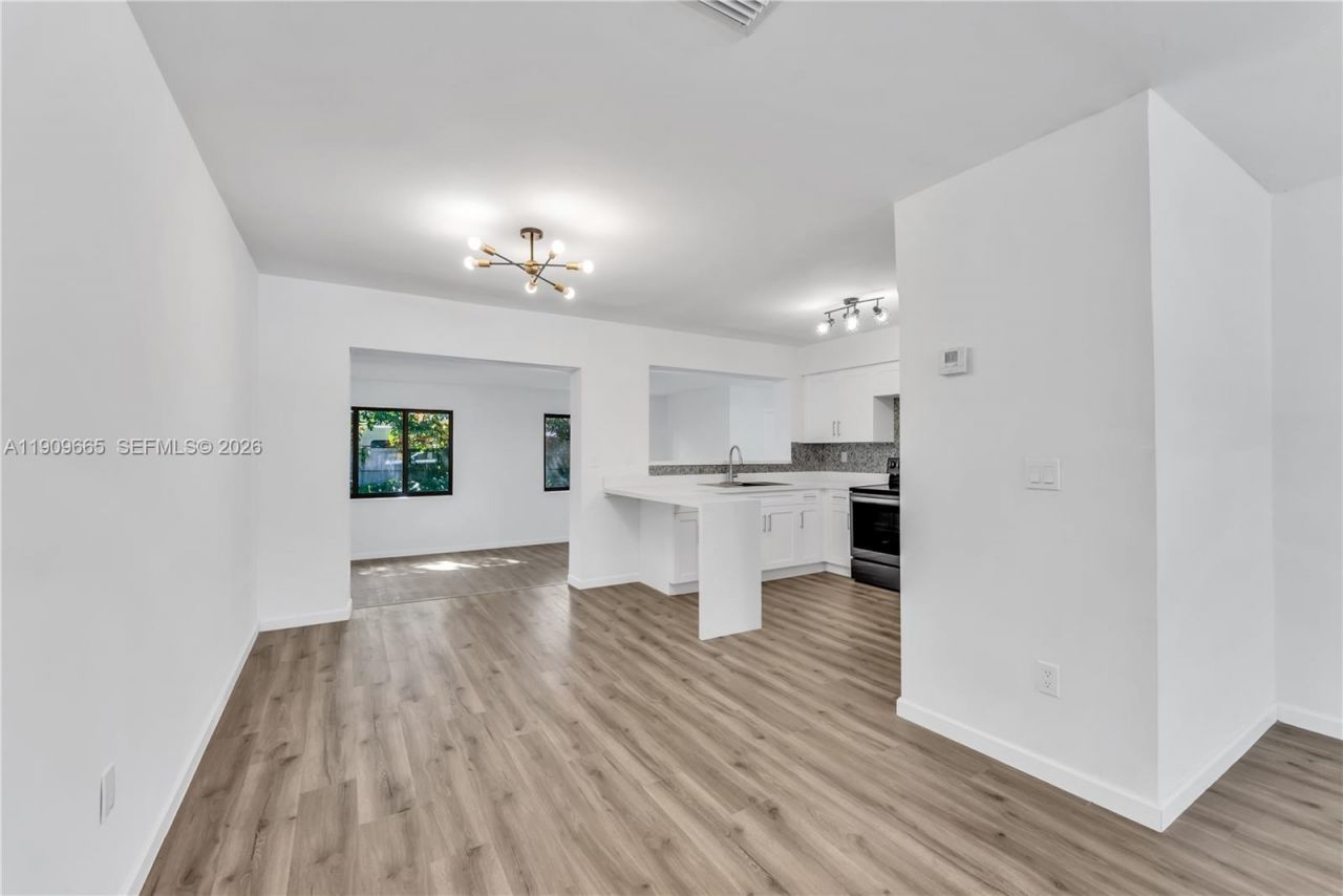 3040 NW 96th St, Miami, FL 33147 Photo