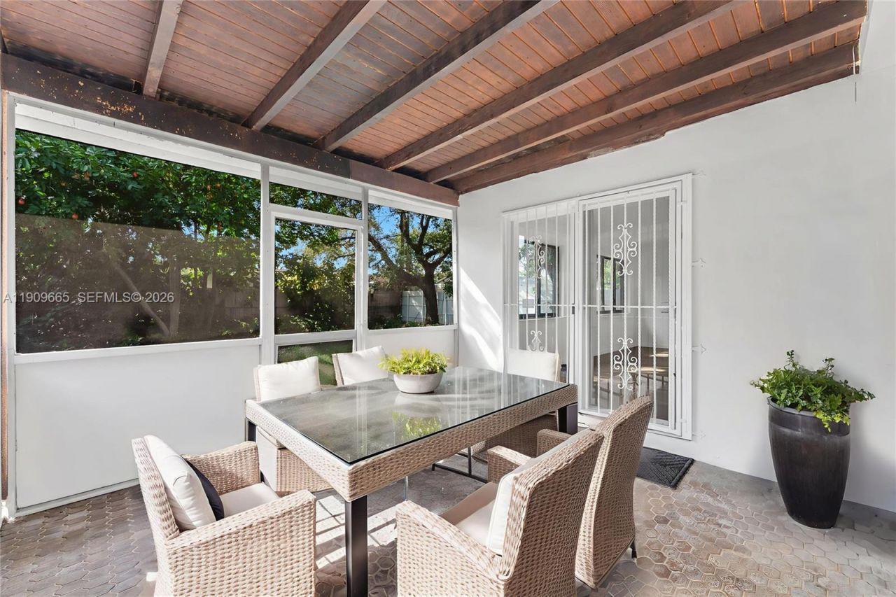 3040 NW 96th St, Miami, FL 33147 Photo