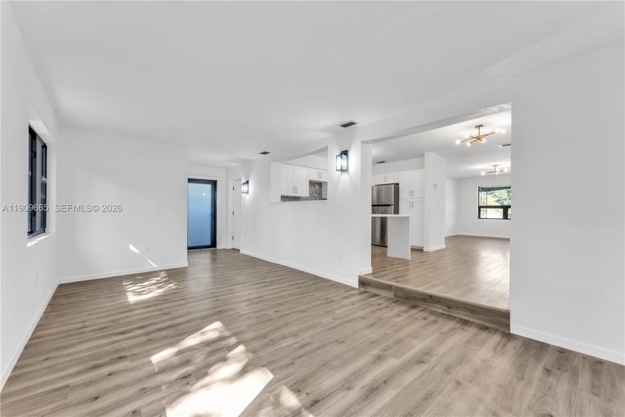 3040 NW 96th St, Miami, FL 33147 Photo