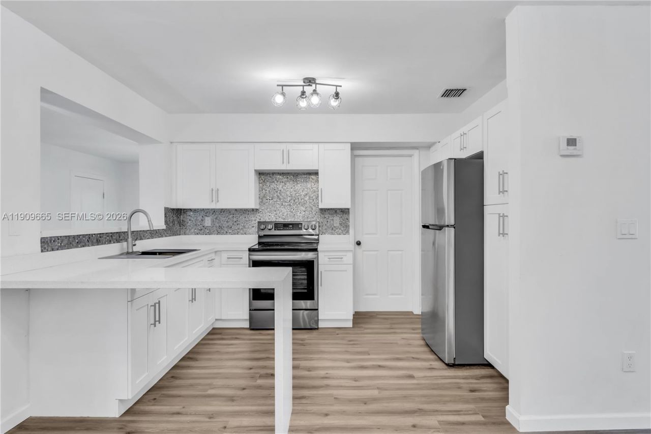 3040 NW 96th St, Miami, FL 33147 Photo