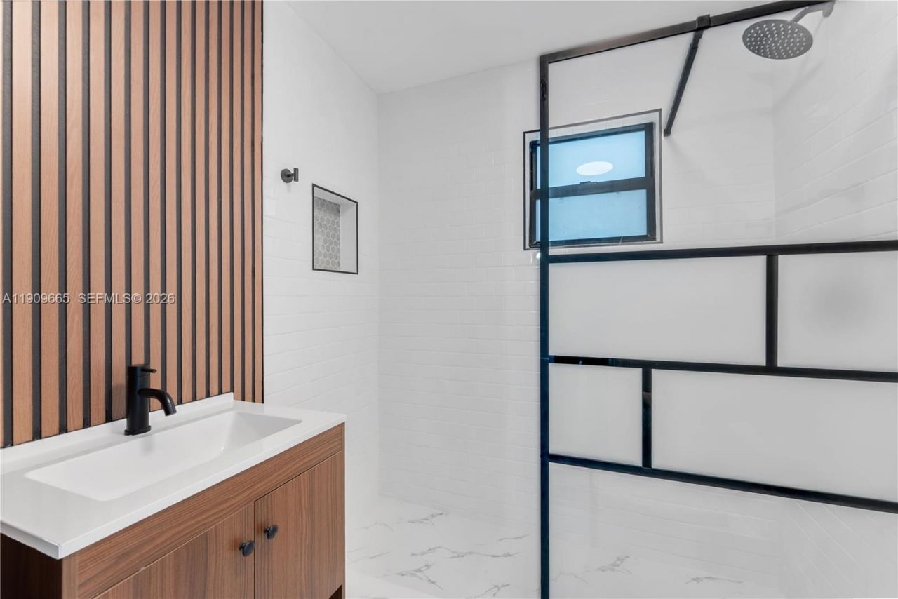 3040 NW 96th St, Miami, FL 33147 Photo