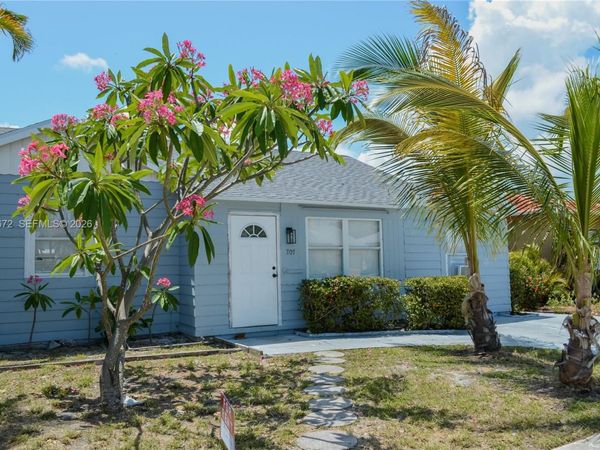 707 N J St, Lake Worth, FL 33460