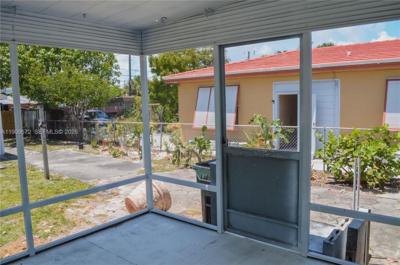 707 N J St, Lake Worth, FL 33460 Photo