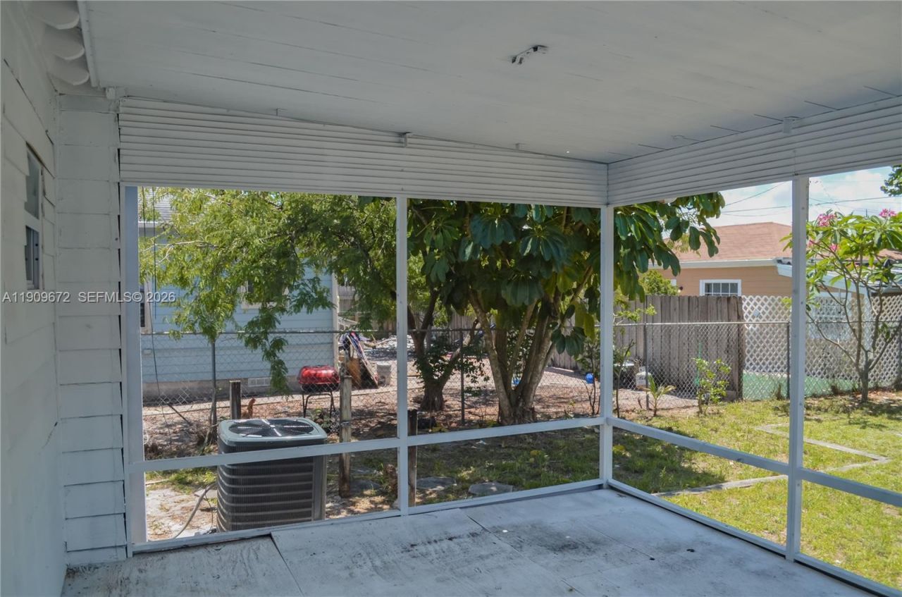 707 N J St, Lake Worth, FL 33460 Photo