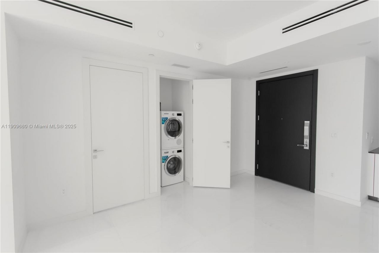 300 Biscayne Blvd Way, Unit 1003, Miami, FL 33131 Photo