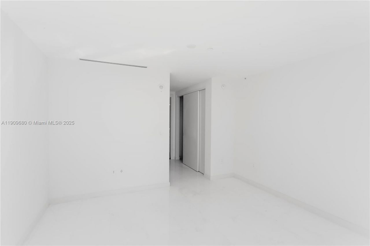 300 Biscayne Blvd Way, Unit 1003, Miami, FL 33131 Photo