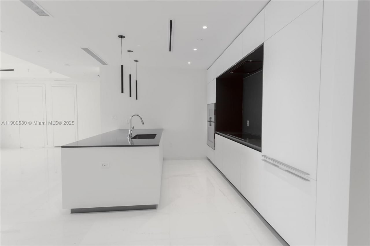 300 Biscayne Blvd Way, Unit 1003, Miami, FL 33131 Photo