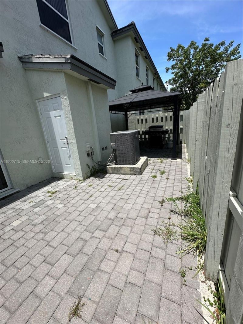 133 SE 28th Ter, Unit 8, Homestead, FL 33033 Photo