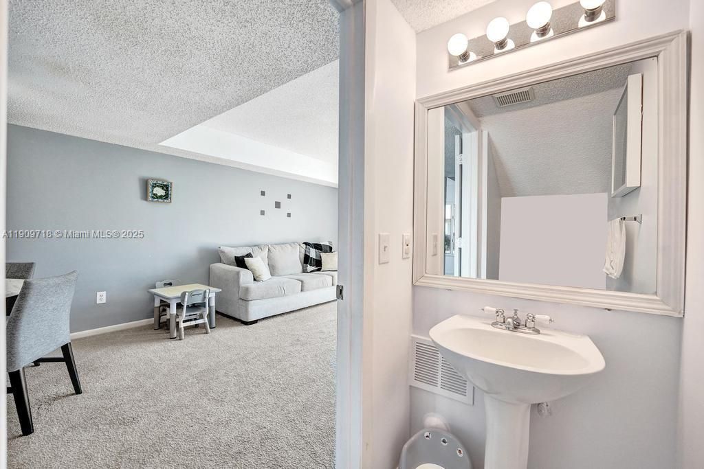 174 Riviera Cir, Unit 27-4, Weston, FL 33326 Photo