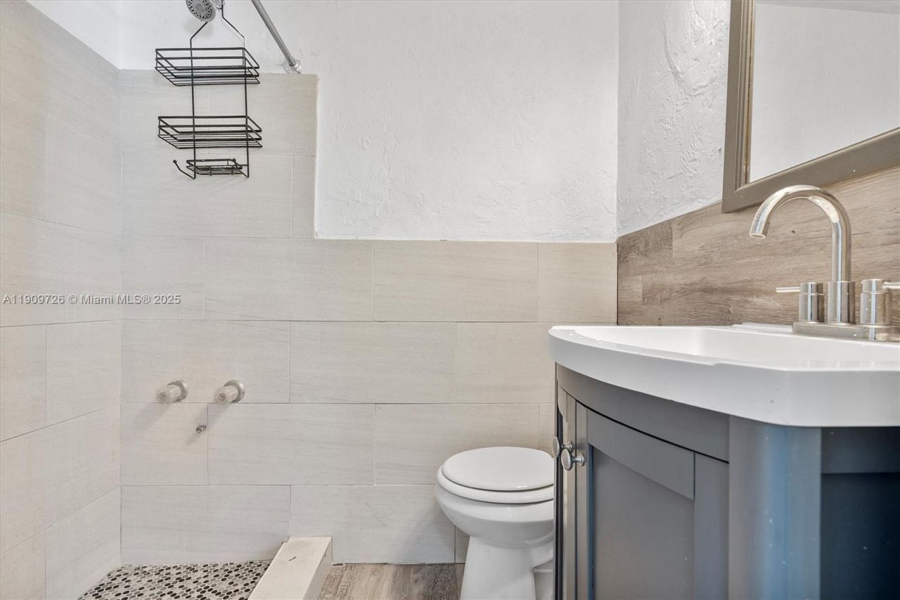 420 78th St, Miami Beach, FL 33141 Photo