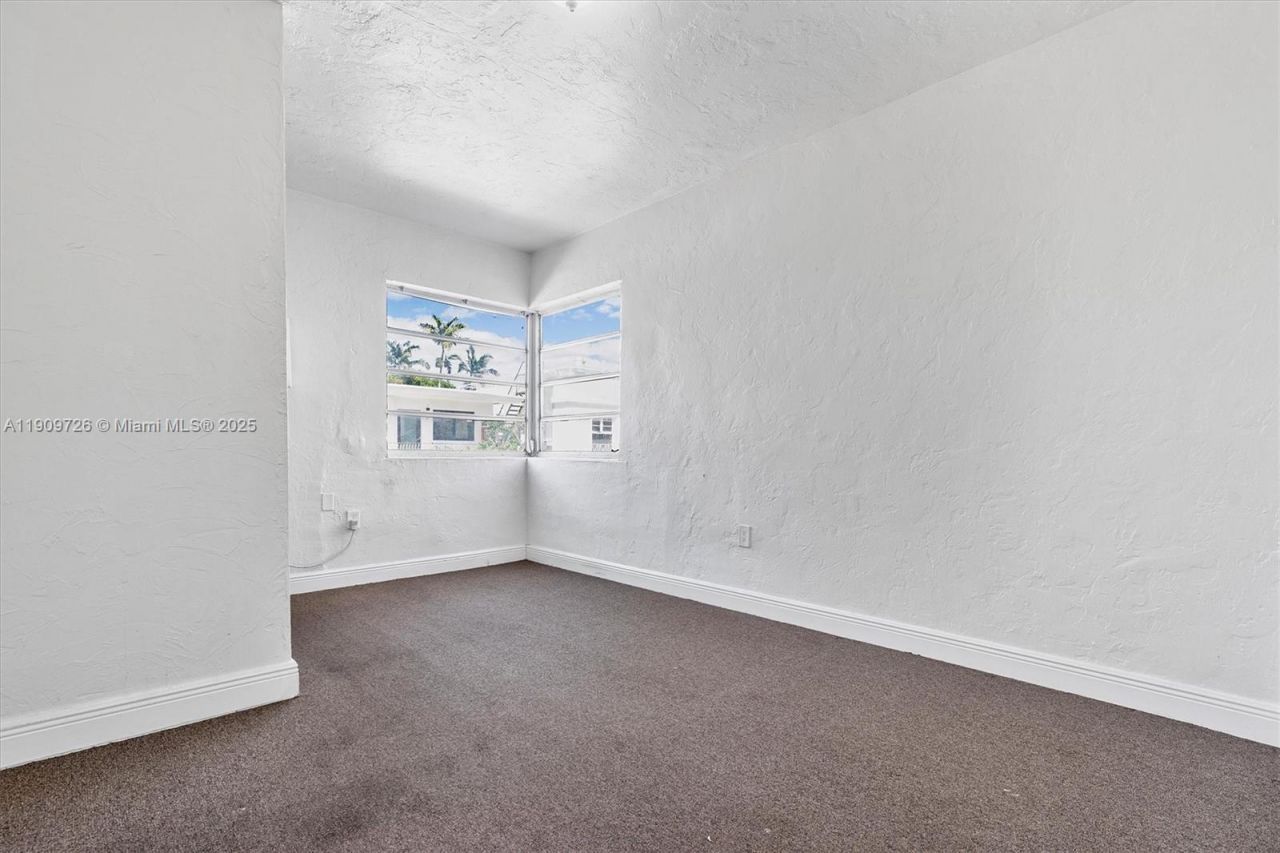 420 78th St, Miami Beach, FL 33141 Photo