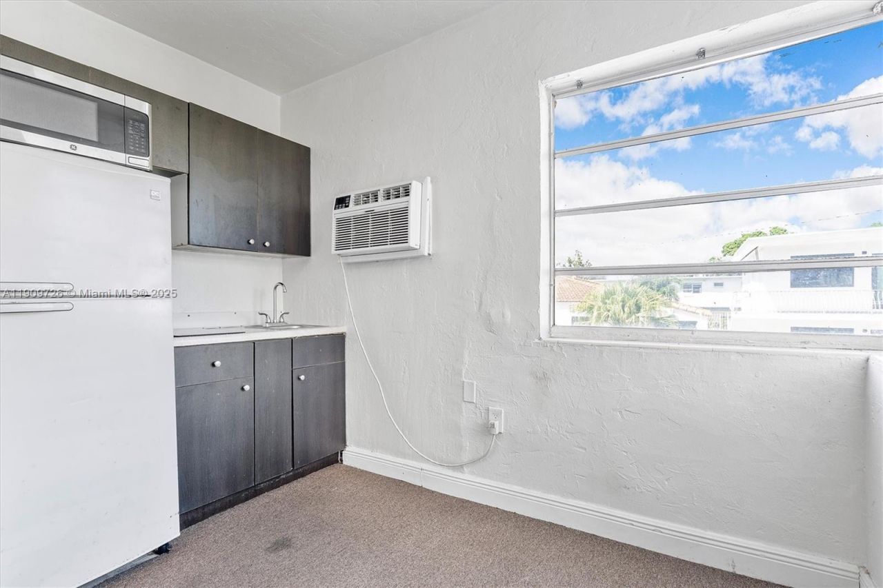 420 78th St, Miami Beach, FL 33141 Photo