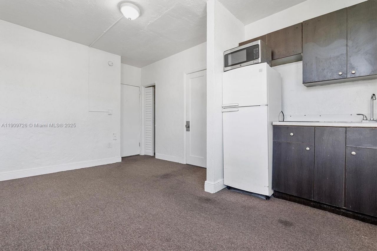 420 78th St, Miami Beach, FL 33141 Photo