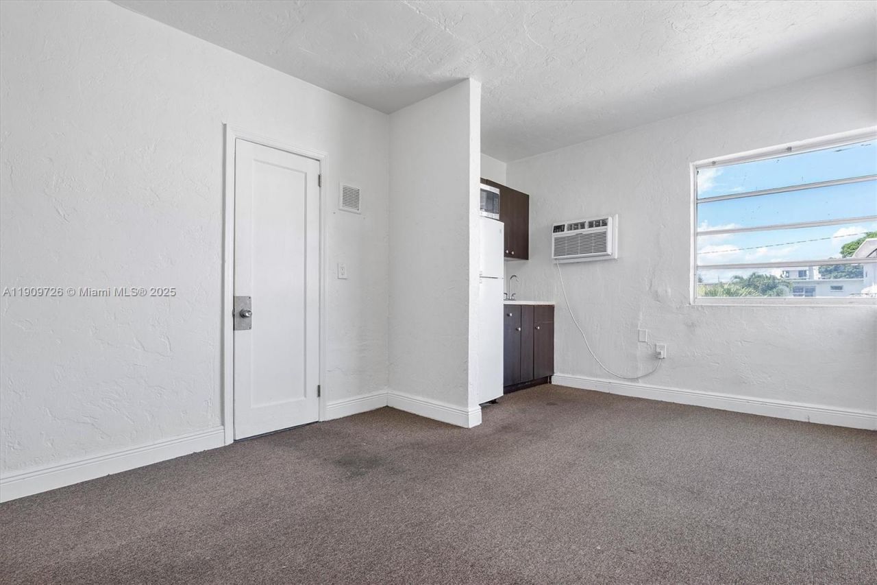 420 78th St, Miami Beach, FL 33141 Photo