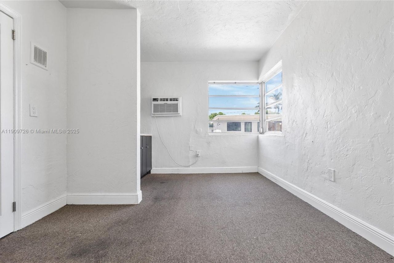 420 78th St, Miami Beach, FL 33141 Photo