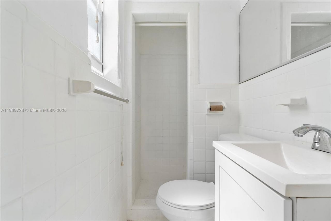 420 78th St, Miami Beach, FL 33141 Photo