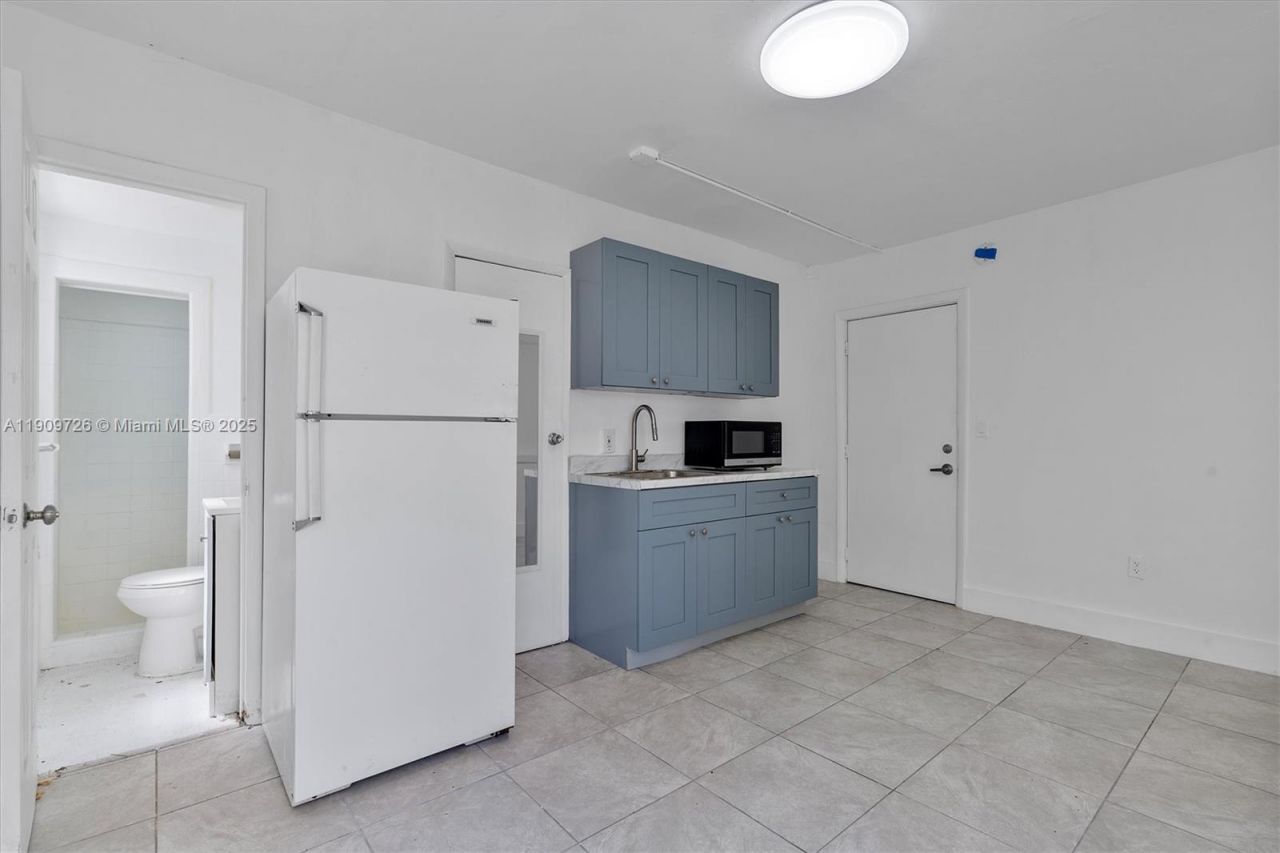 420 78th St, Miami Beach, FL 33141 Photo