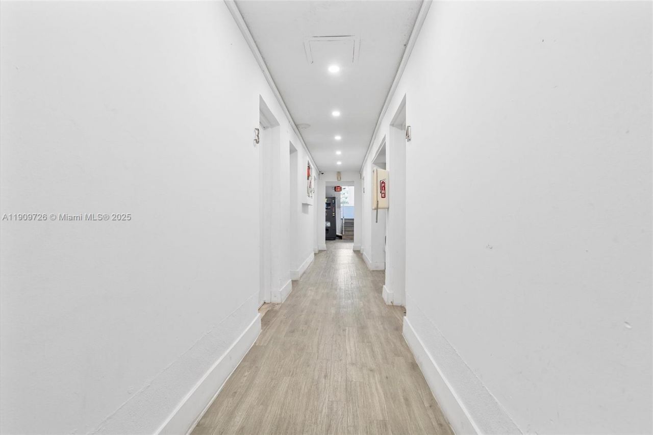 420 78th St, Miami Beach, FL 33141 Photo