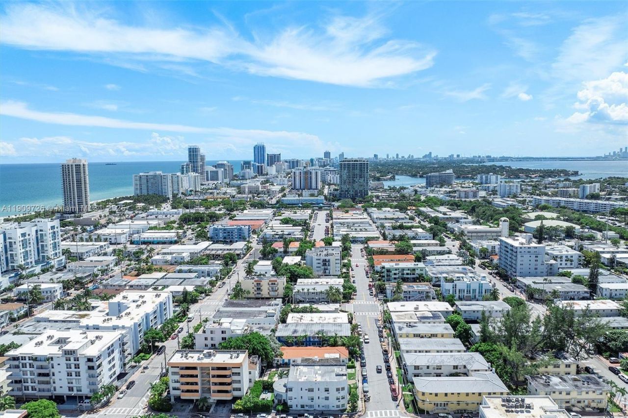 420 78th St, Miami Beach, FL 33141 Photo