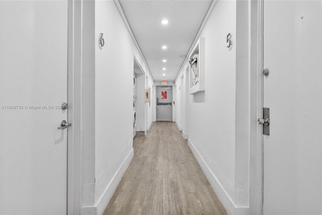 420 78th St, Miami Beach, FL 33141 Photo