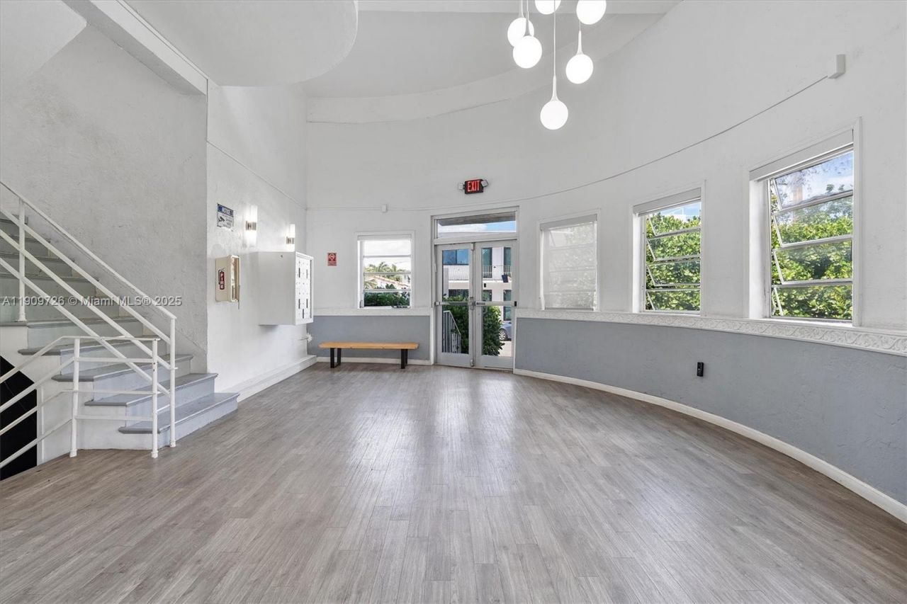 420 78th St, Miami Beach, FL 33141 Photo