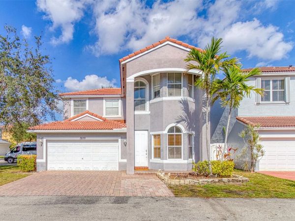 3839 SW 51st St, Hollywood, FL 33312