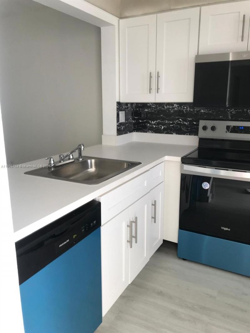438 NE 210th Cir Ter, Unit 203-4B, Miami, FL 33179 Photo