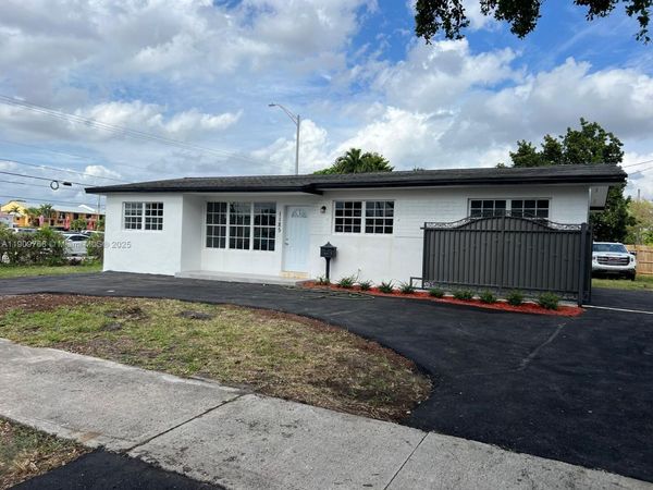 1185 W 50th St, Hialeah, FL 33012