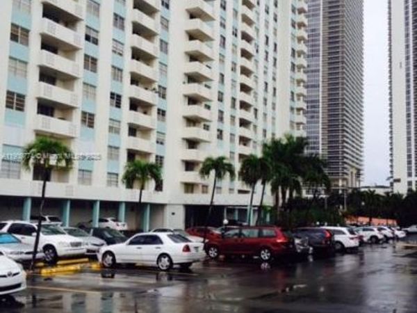 1833 S Ocean Dr, Unit 308, Hallandale Beach, FL 33009