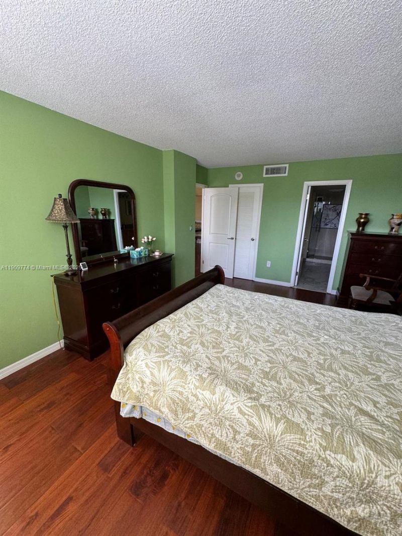 1833 S Ocean Dr, Unit 308, Hallandale Beach, FL 33009 Photo