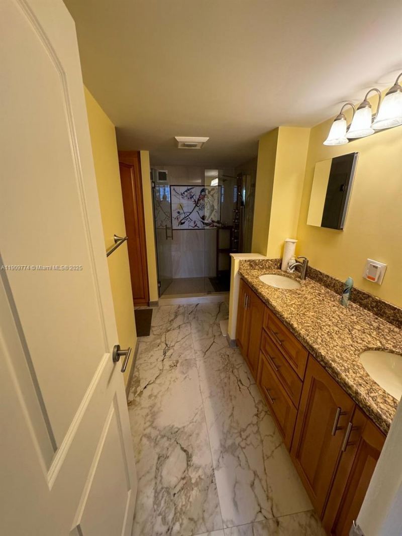 1833 S Ocean Dr, Unit 308, Hallandale Beach, FL 33009 Photo