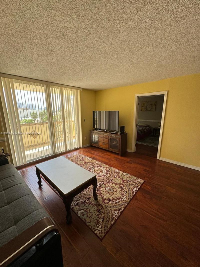 1833 S Ocean Dr, Unit 308, Hallandale Beach, FL 33009 Photo