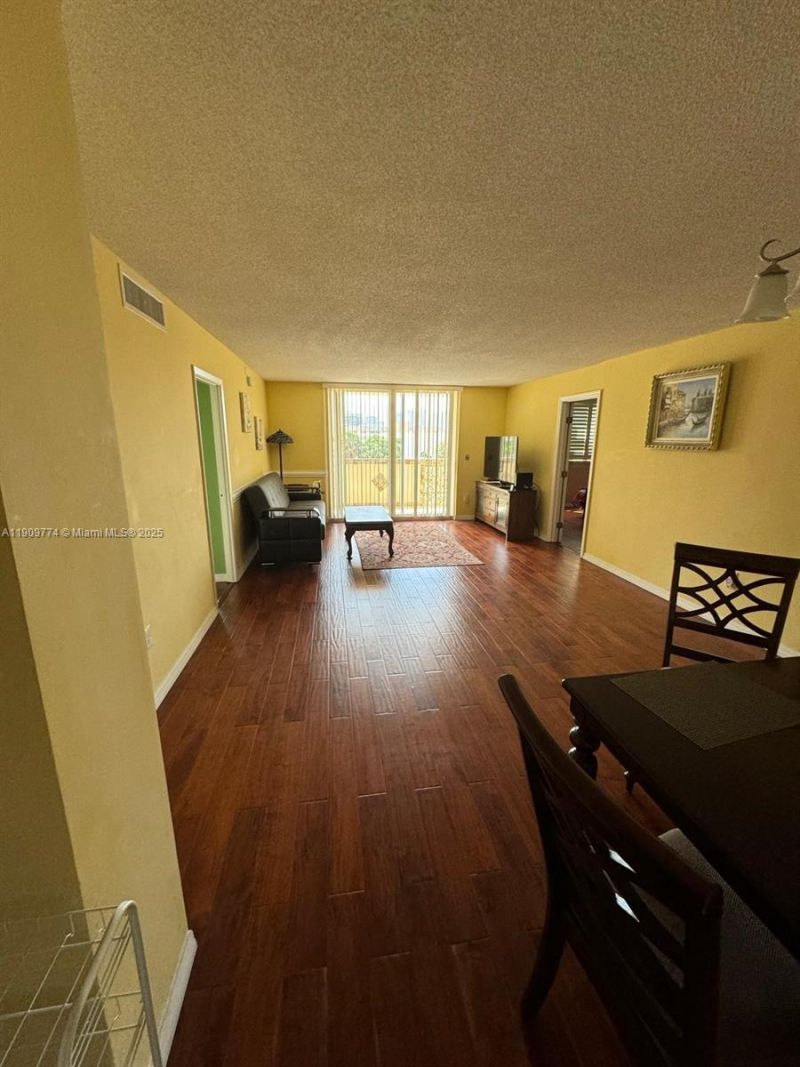 1833 S Ocean Dr, Unit 308, Hallandale Beach, FL 33009 Photo