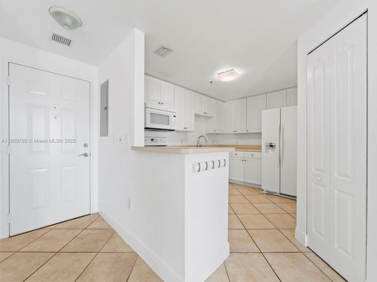 1627 SW 37th Ave, Unit 1103, Miami, FL 33145 Photo