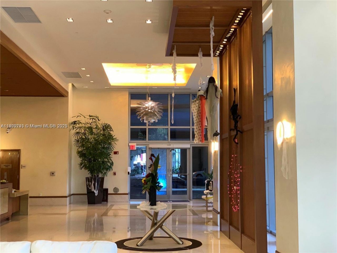 1060 Brickell Ave, Unit 1701, Miami, FL 33131 Photo