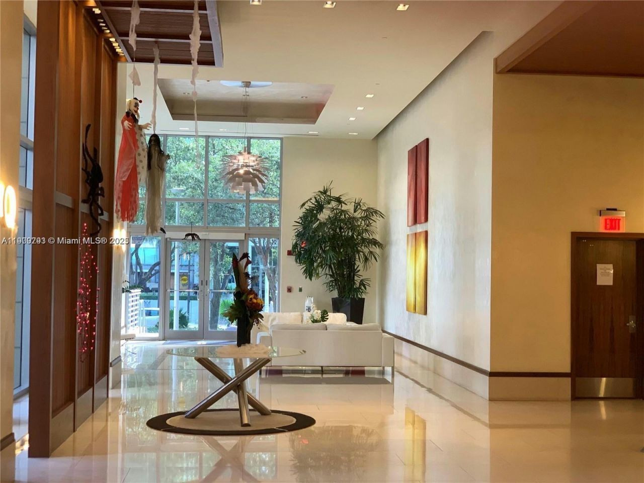 1060 Brickell Ave, Unit 1701, Miami, FL 33131 Photo