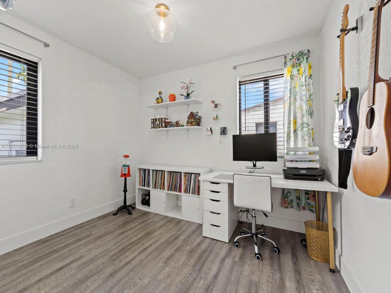 951 NE 155th Ter, North Miami Beach, FL 33162 Photo