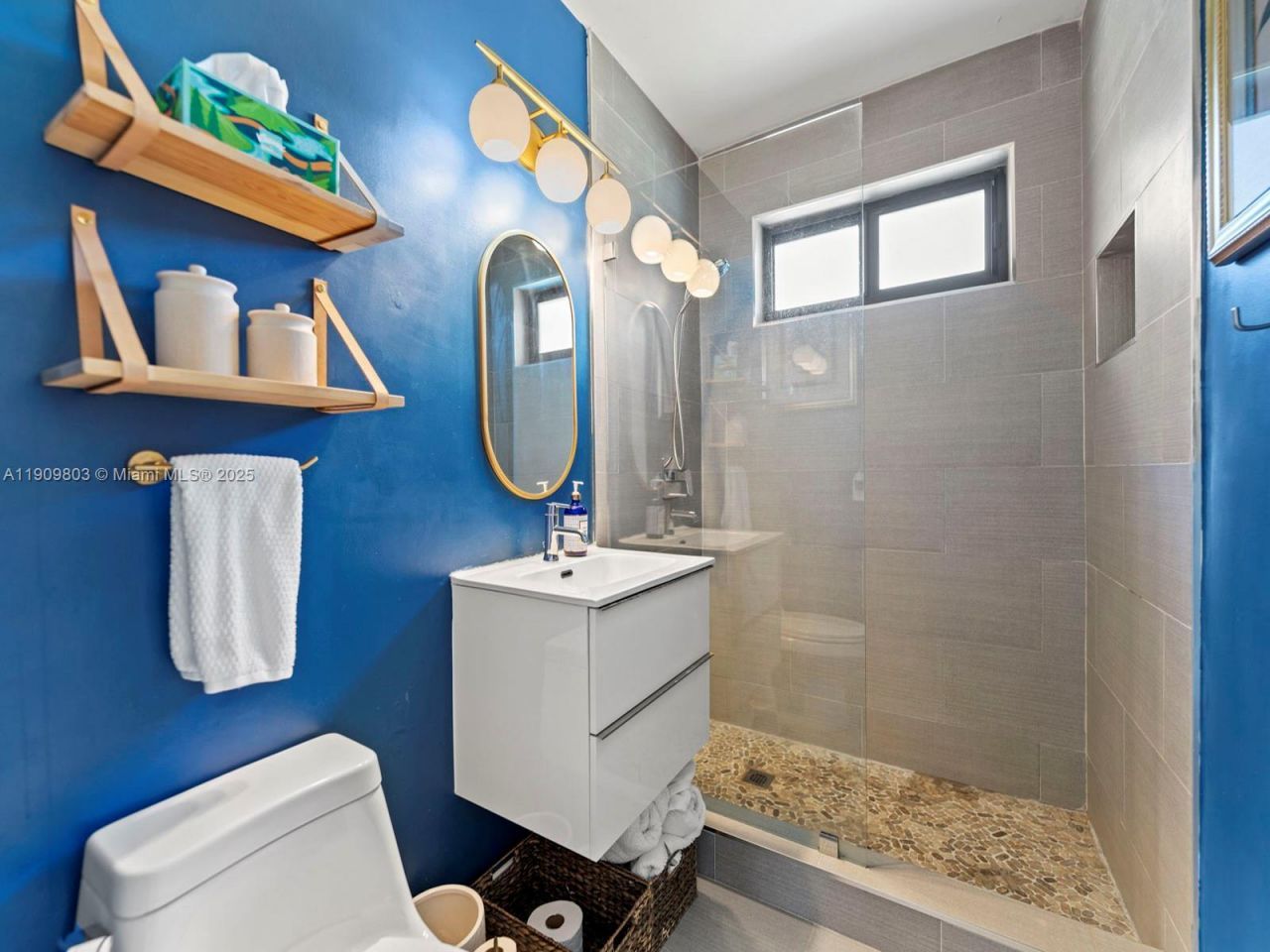 951 NE 155th Ter, North Miami Beach, FL 33162 Photo