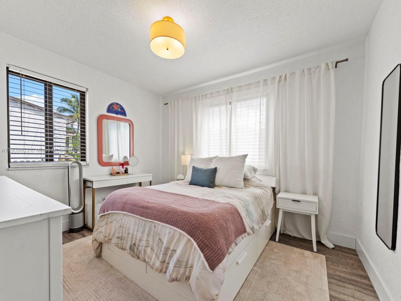 951 NE 155th Ter, North Miami Beach, FL 33162 Photo