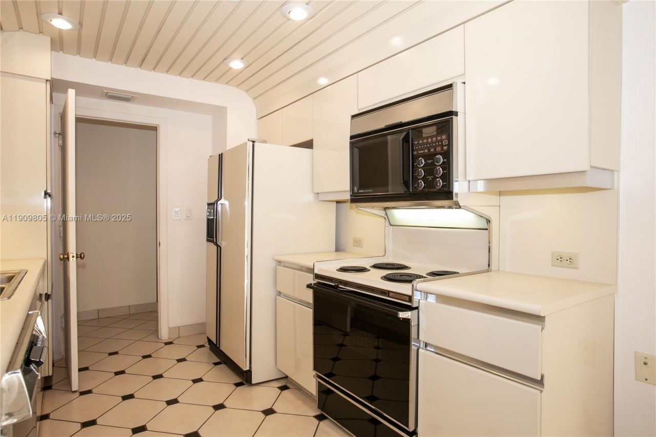 3000 Island Blvd, Unit WSTE1, Aventura, FL 33160 Photo