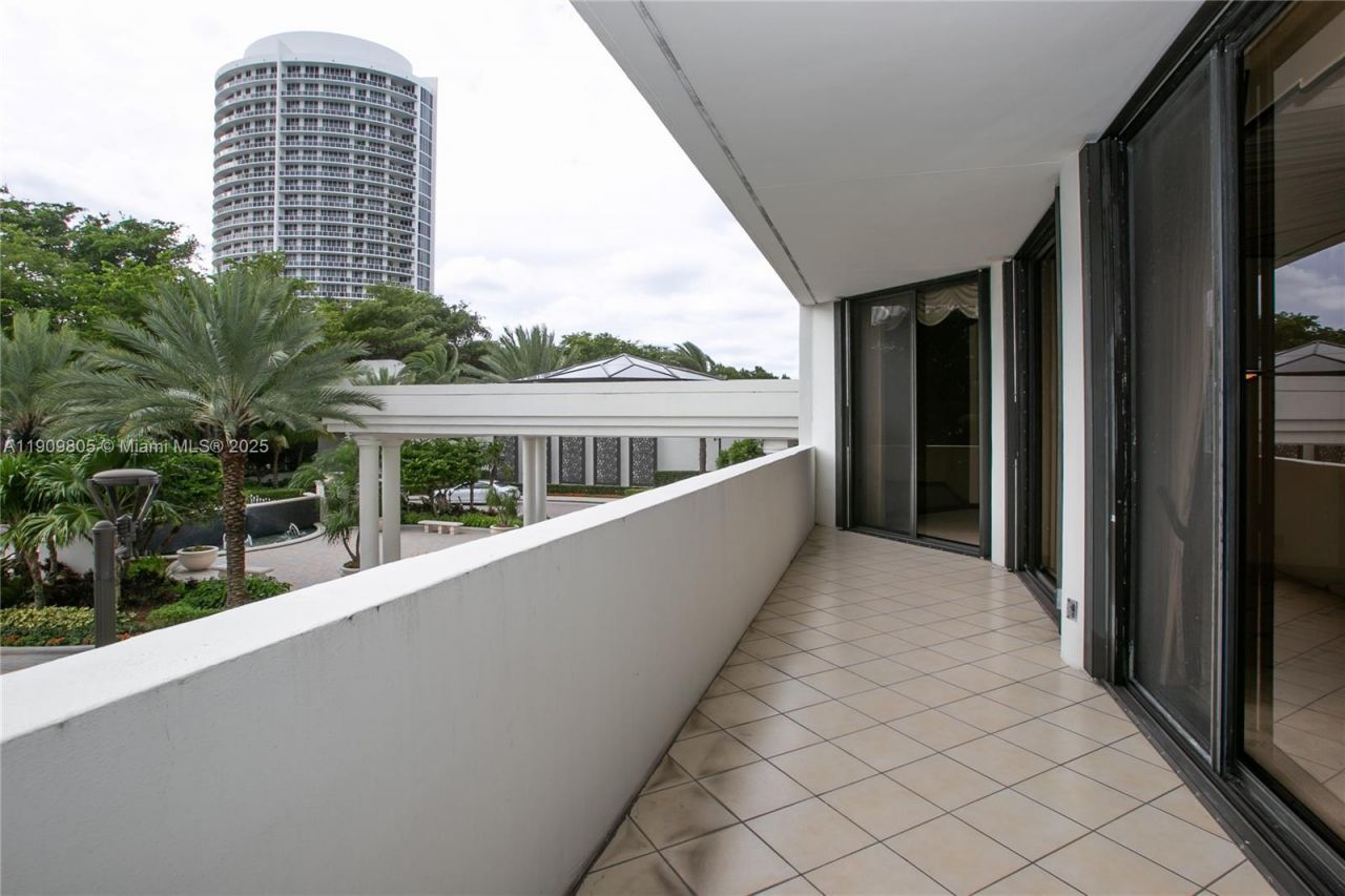 3000 Island Blvd, Unit WSTE1, Aventura, FL 33160 Photo
