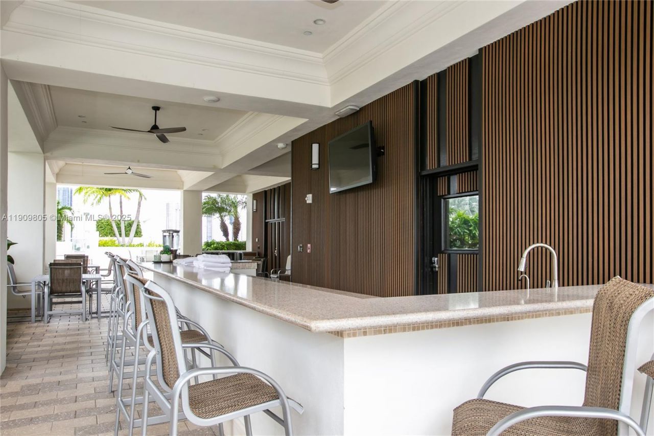 3000 Island Blvd, Unit WSTE1, Aventura, FL 33160 Photo