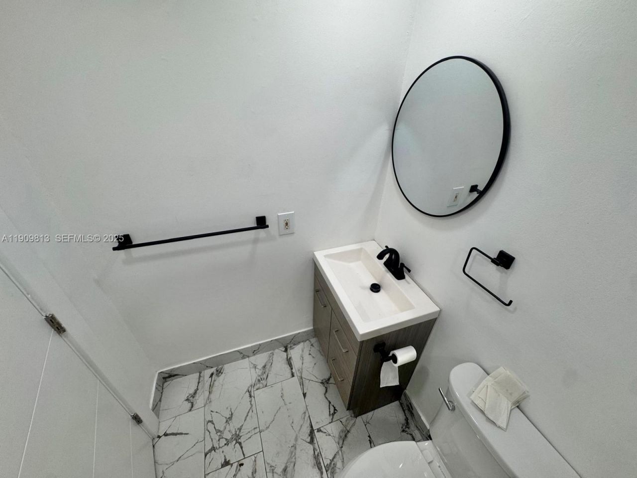 555 NE 70th St, Miami, FL 33138 Photo