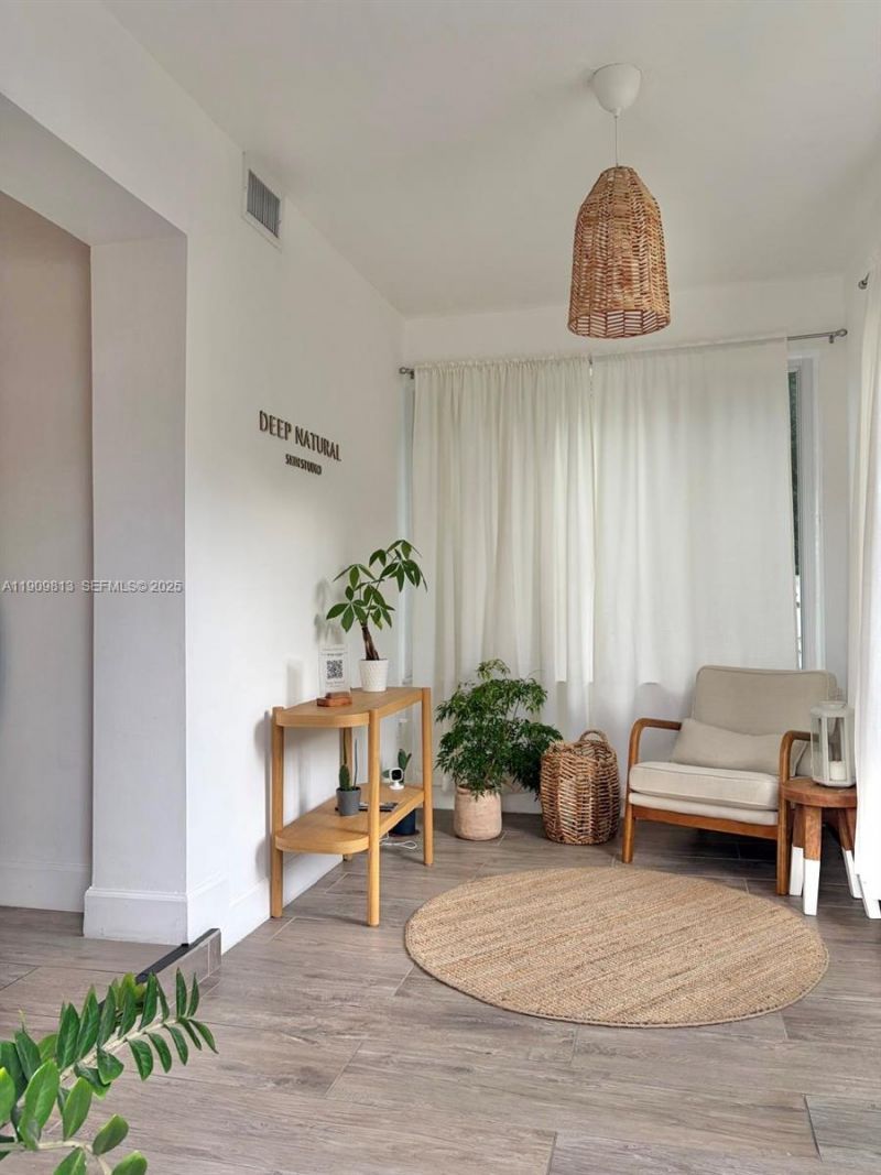 555 NE 70th St, Miami, FL 33138 Photo